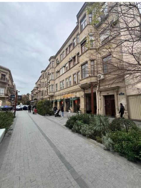 Satılır 1 otaqlı köhnə tikili 55 m² — Bakı