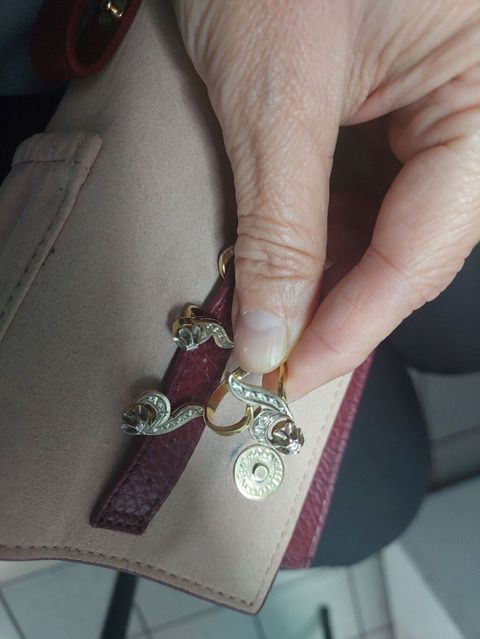Dəstə daxildir: Üzük, Sırğa, Sarı qızıl, 750 Əyar, 12 g — 2 100 ₼ · Bakı · Təklifler Dəstə daxildir: Üzük, Sırğa, Sarı qızıl, 750 Əyar, 12 g — Bakı