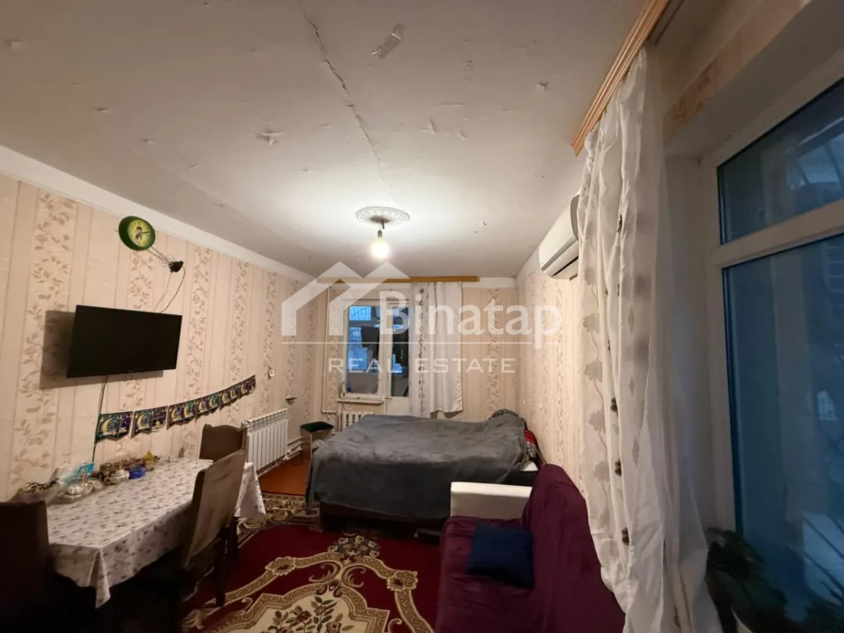 Satılır 2 otaqlı köhnə tikili 42 m², İnşaatçılar metrosu, Yasamal rayonu — Bakı