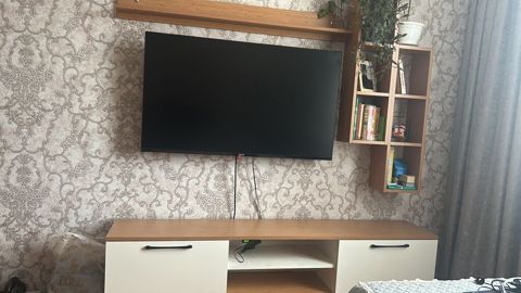 Divar asılan LED televizor + TV stend və asma rəf dəsti Endirim — 150 ₼ · Bakı · Televizor altlıqları və standlar Divar asılan LED televizor + TV stend və asma rəf dəsti Endirim — Bakı