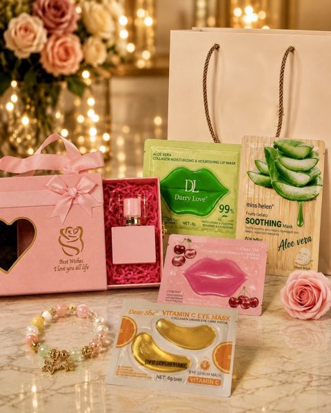 No Brand ətir dəsti qadınlar üçün (dodaq üçün maska Darry Love Aloe Vera 8 q + göz altı patçlar Dear She Vitamin C 6 q + üz üçün parça maskası Miss Helen Fruits Gelato Aloe Vera + ətir suyu Si 30 ml + qolbaq + dodaq üçün maska Dear She Cherry) — Bakı