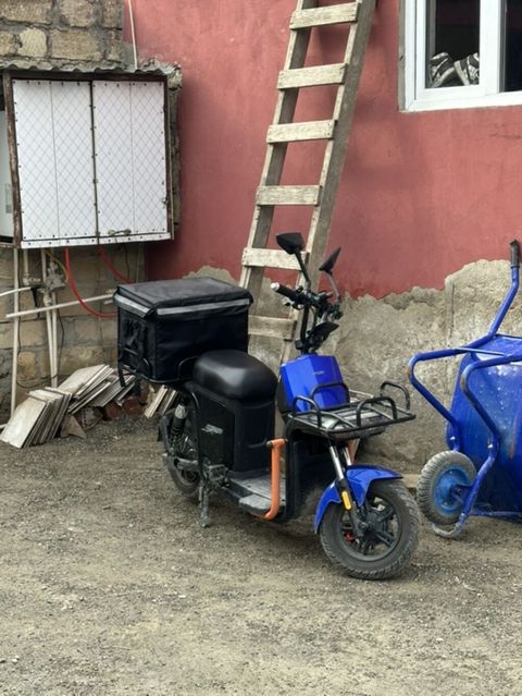 Elektrik çatdırılma skuteri - Rəng: mavi/qara - Yanacaq növü — 1 800 ₼ · Bakı · Mopedlər və skuterlər Elektrik çatdırılma skuteri - Rəng: mavi/qara - Yanacaq növü — Bakı