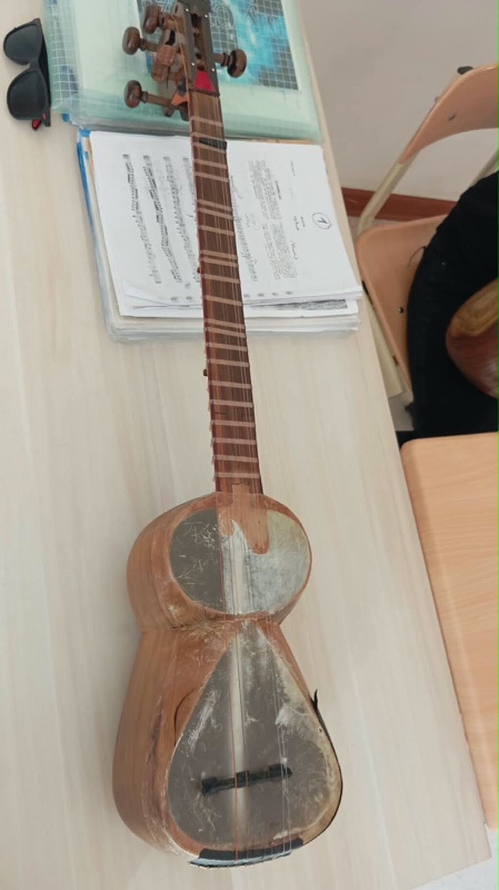 Tar – Azərbaycan milli simli musiqi aləti - Korpus: iki hissəli armud — Gitarlar və digər simli alətlər, Naxçıvan