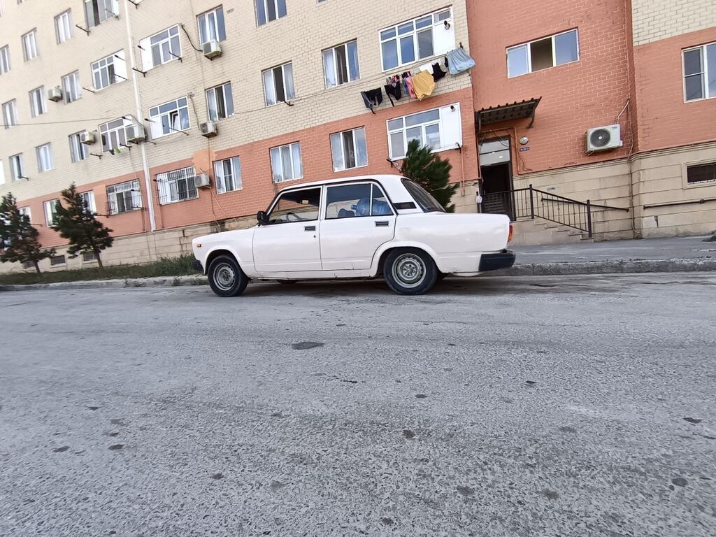 VAZ 21075sedan. 1984 cü il motor karopka ela mosta səs var. Çürüyü — Avtomobillər, Bakı (5)