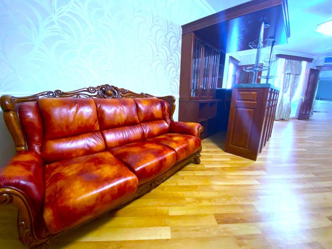 Satılır 7 otaqlı köhnə tikili 238 m² — Mənzil, Bakı (7)