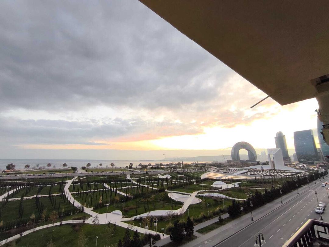 Satılır 4 otaqlı köhnə tikili 100 m² — Mənzil, Bakı (3)