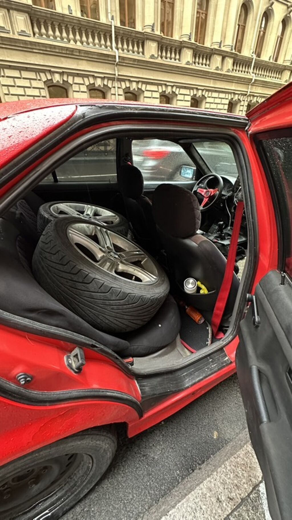 BMW 3 Series E36 sedan – parlaq qırmızı rəngdə, 4 qapılı kuzov — Avtomobillər, Bakı (7)