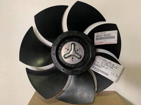"Lexus LX570" radiator pəri — Bakı