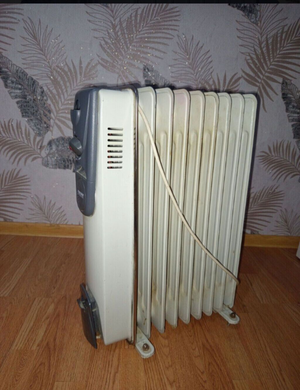 Qiymət: 10 AZN.Unvan Kesle Yağlı radiator (elektrik) — 9 seksiyalı — Isıtıcılar və isı ventilatorları, Bakı