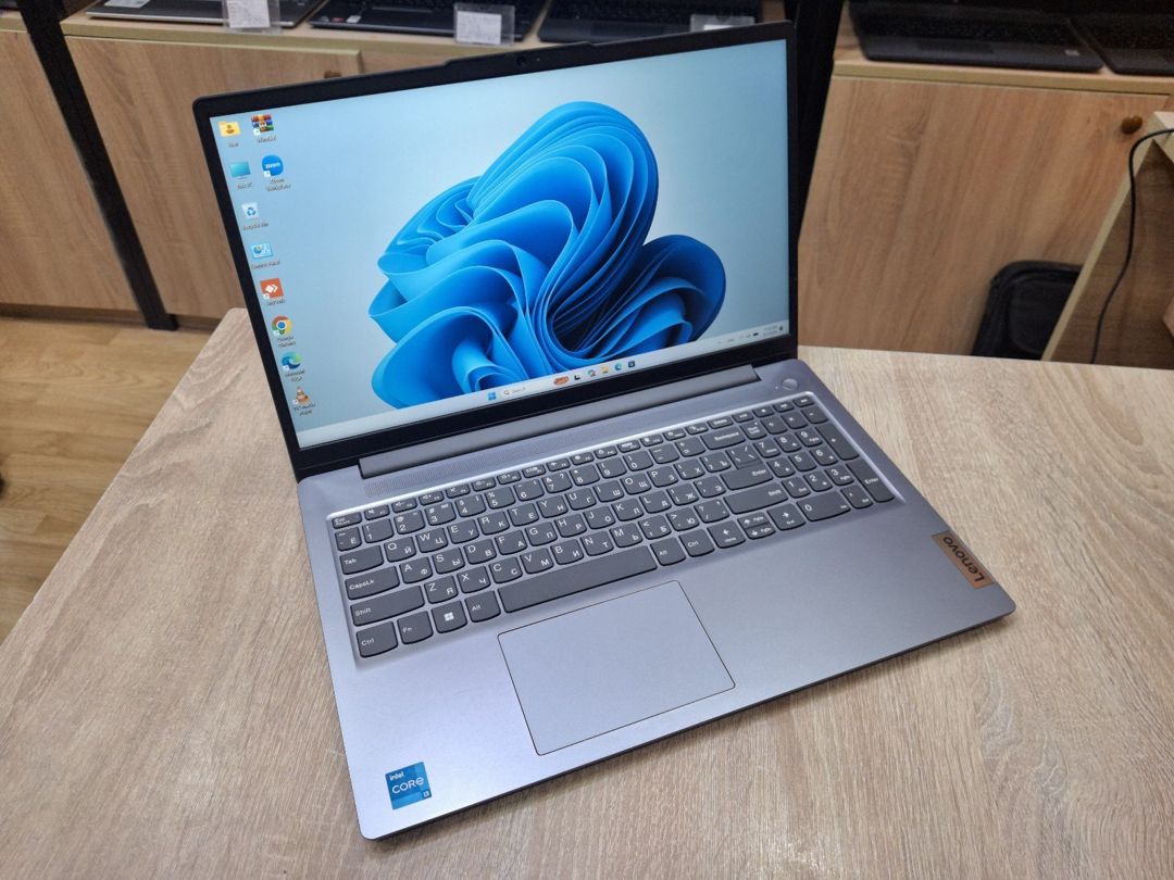 Noutbuk Lenovo i3 1315U 8gb Ram 256GB — Noutbuklar, Bakı (2)