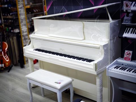 Akustik piano — Bakı