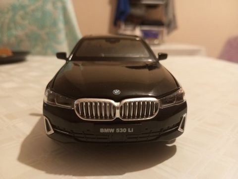 BMW 530 Li diekast model avtomobil (miqyas ehtimalən 1:18) - Rəng — 20 ₼ · Xırdalan · Modellar BMW 530 Li diekast model avtomobil (miqyas ehtimalən 1:18) - Rəng — Xırdalan
