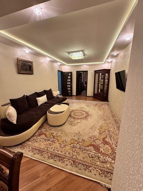 Satılır 4 otaqlı köhnə tikili 120 m² — Bakı