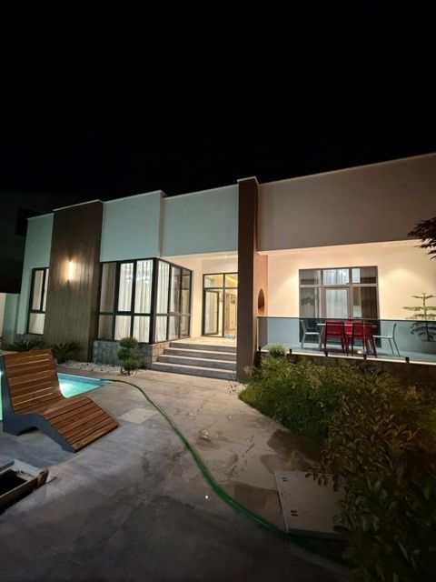Satılır 4 otaqlı həyət evi/bağ evi 200 m² — Bakı