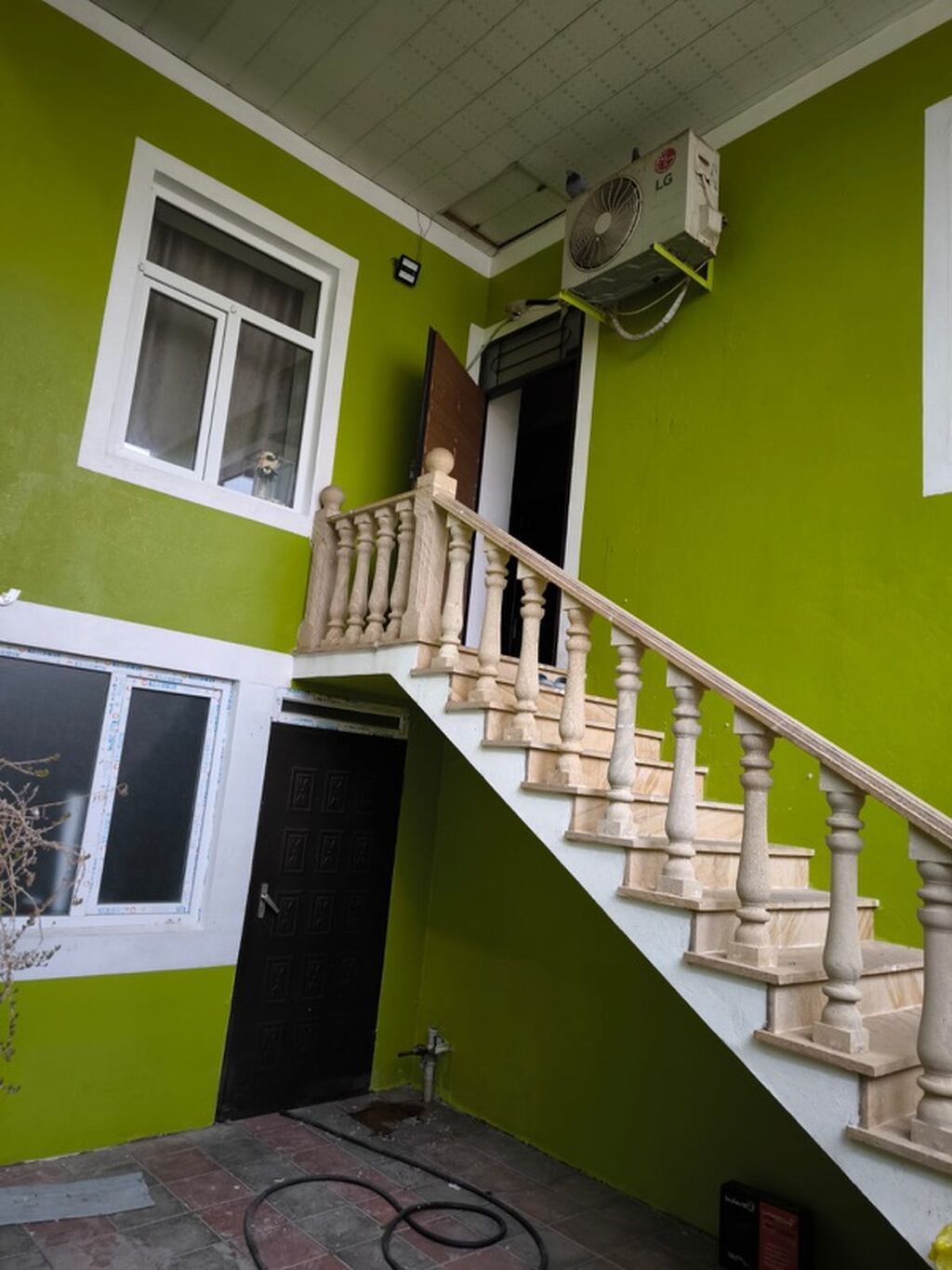 Satılır: iki mərtəbəli fərdi yaşayış evi - Fasadı parlaq yaşıl — Ev, villa, Xırdalan (2)