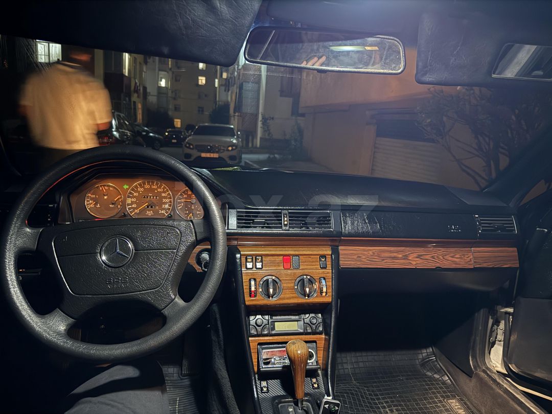 1993 Mercedes-Benz E 200, 1993, 70 km 90-UE-527 — Avtomobillər, Bakı (4)