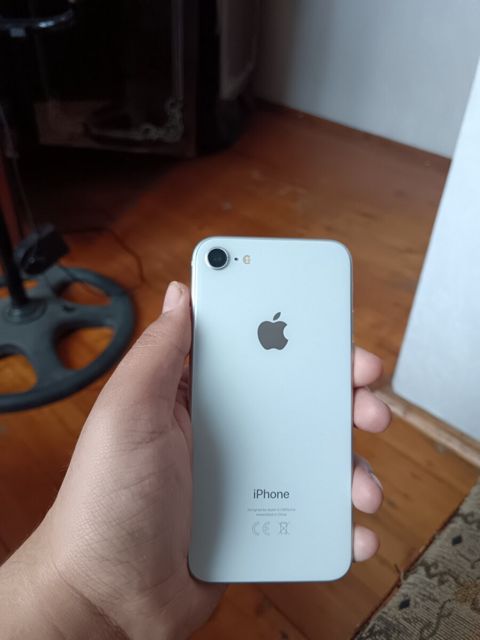 Apple iPhone 8 Silver 64GB — Bakı