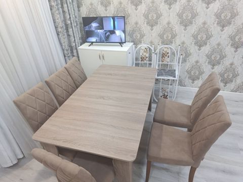 Masa desti 6 oturacaqla birlikde 400 Azn. Yenidir. Masa acilmir. Unvan — Digah