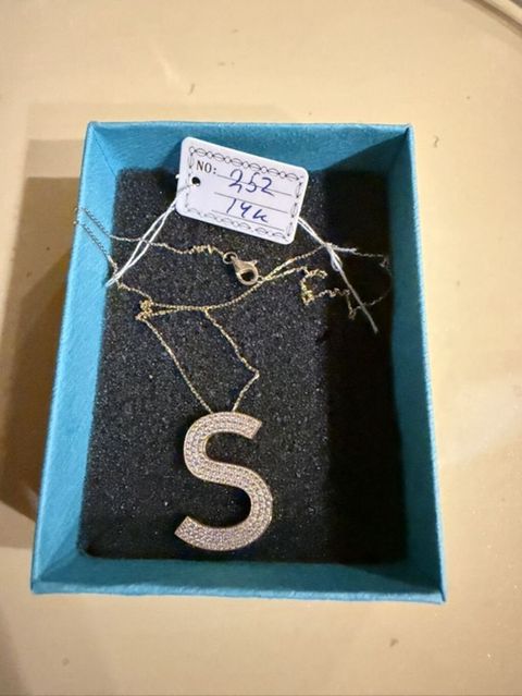 Kulon, Hərflər, Sarı qızıl — 400 ₼ · Bakı · Dəbilqə Kulon, Hərflər, Sarı qızıl — Bakı
