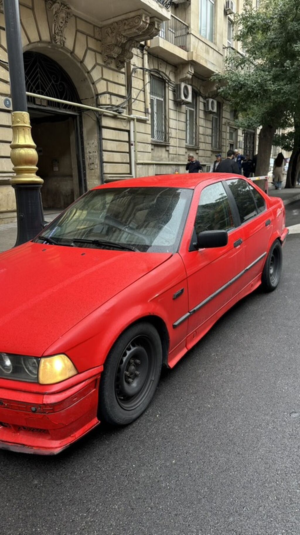 BMW 3 Series E36 sedan – parlaq qırmızı rəngdə, 4 qapılı kuzov — Avtomobillər, Bakı (3)