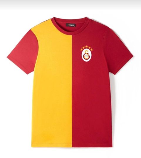Galatasaray forması — 40 ₼ · Bakı · Geyim, ayakkabı, aksesuarlar Galatasaray forması — Bakı