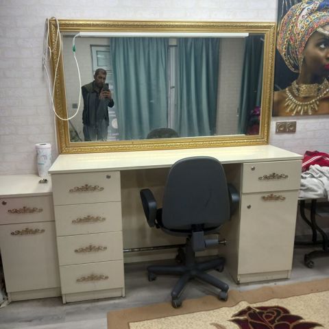 İşlənmiş, Makiyaj üçün masa, Güzgülü — 300 ₼ · Digah · Salon mebeli İşlənmiş, Makiyaj üçün masa, Güzgülü — Digah