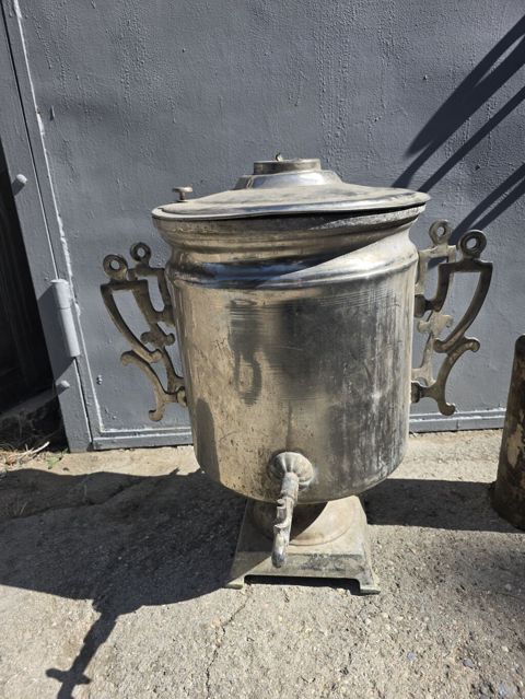 Klassik köhnə tip samovar - Material: metal korpus, iki tərəfli — Sumqayıt