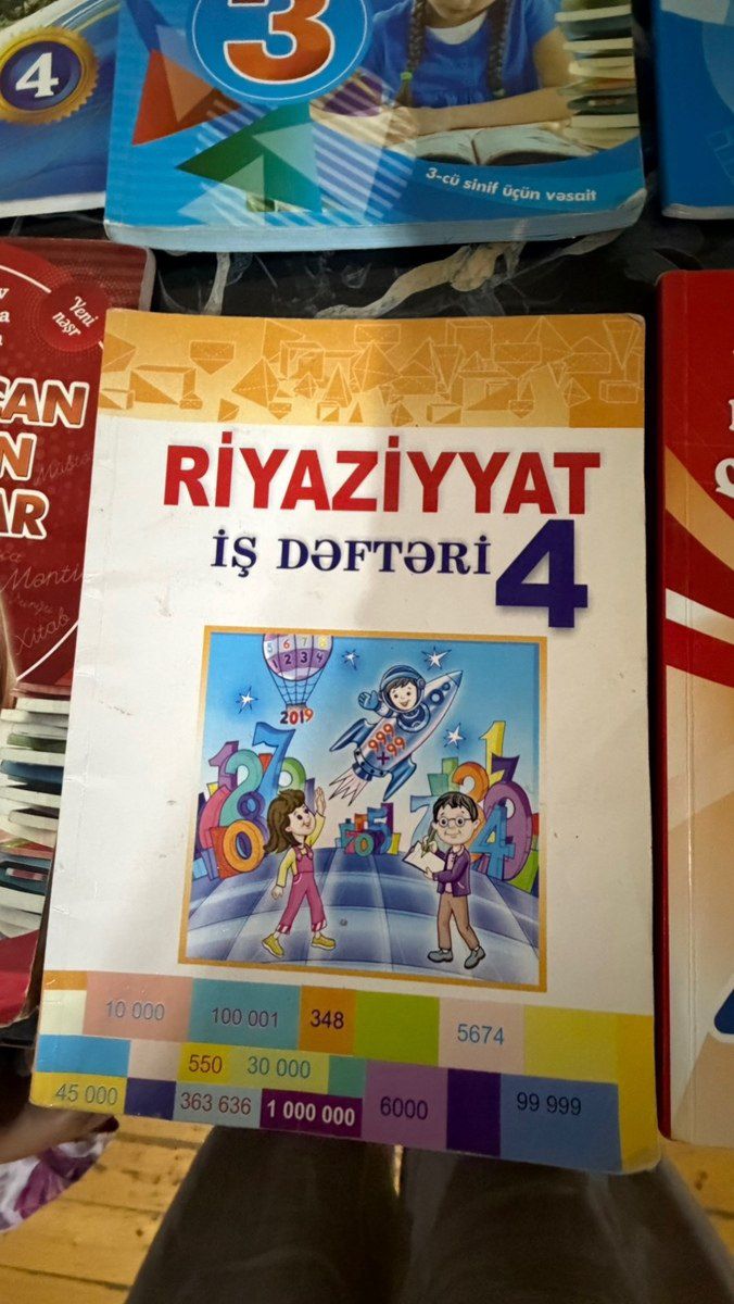 Dərsliklər — Məktəb və təhsil malları, Bakı (9)