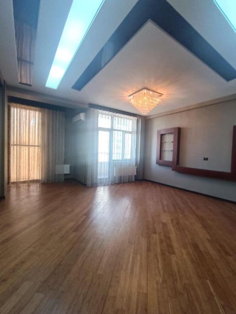 Satılır 4 otaqlı yeni tikili 170 m² — Bakı