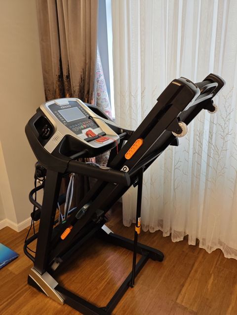 Ferro Fitness Equipment qaçış trenajoru - Elektrikli qaçış bandı — Bakı