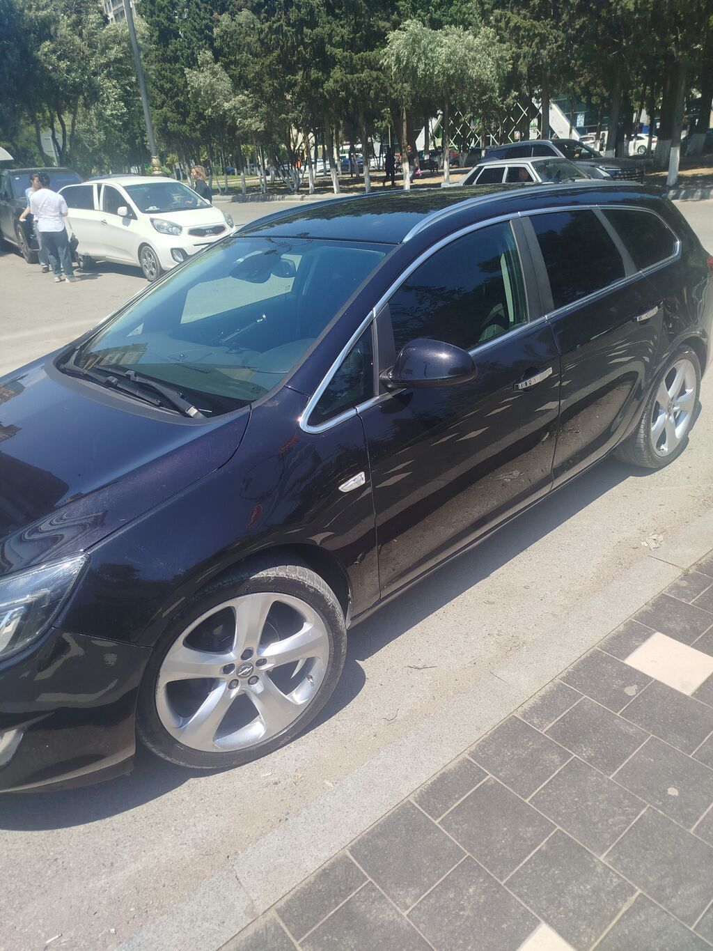 Opel Astra: 1.4 l 2011 il 310000 km Universal 99-VK-551 — Avtomobillər, Digah (8)