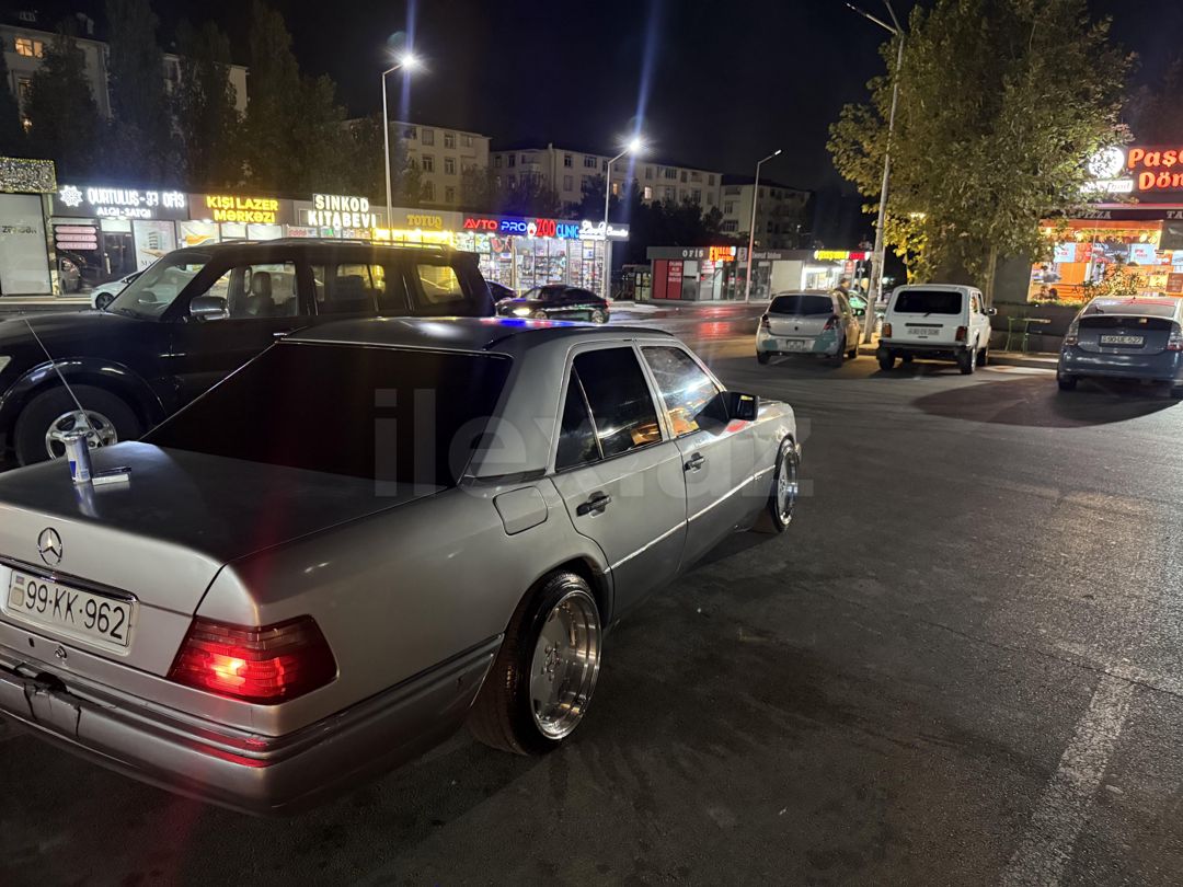 1993 Mercedes-Benz E 200, 1993, 70 km 90-UE-527 — Avtomobillər, Bakı (3)