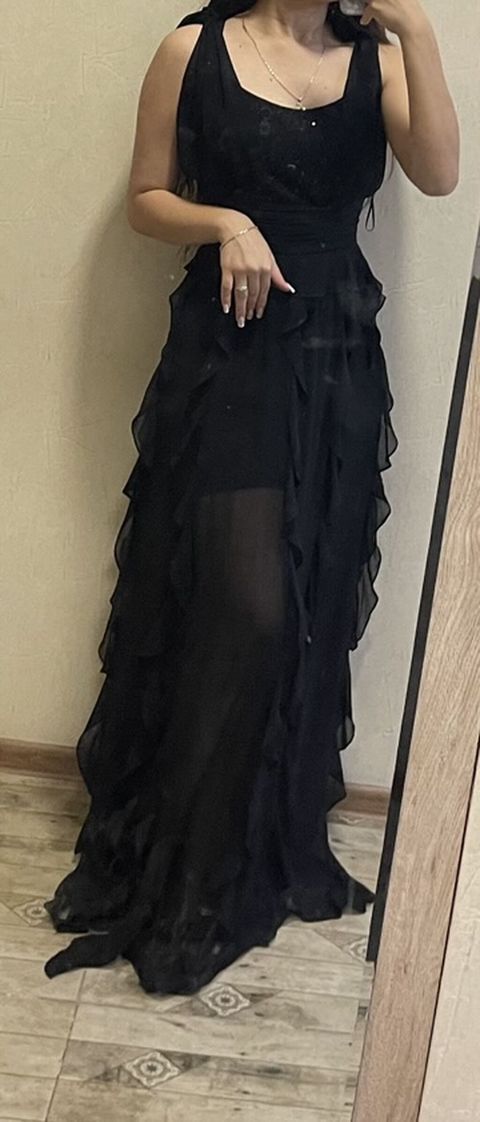 Qara gecə/libas - Model: Uzun, axıcı siluetli, qat-qat şifon ətəkli — Sumqayıt