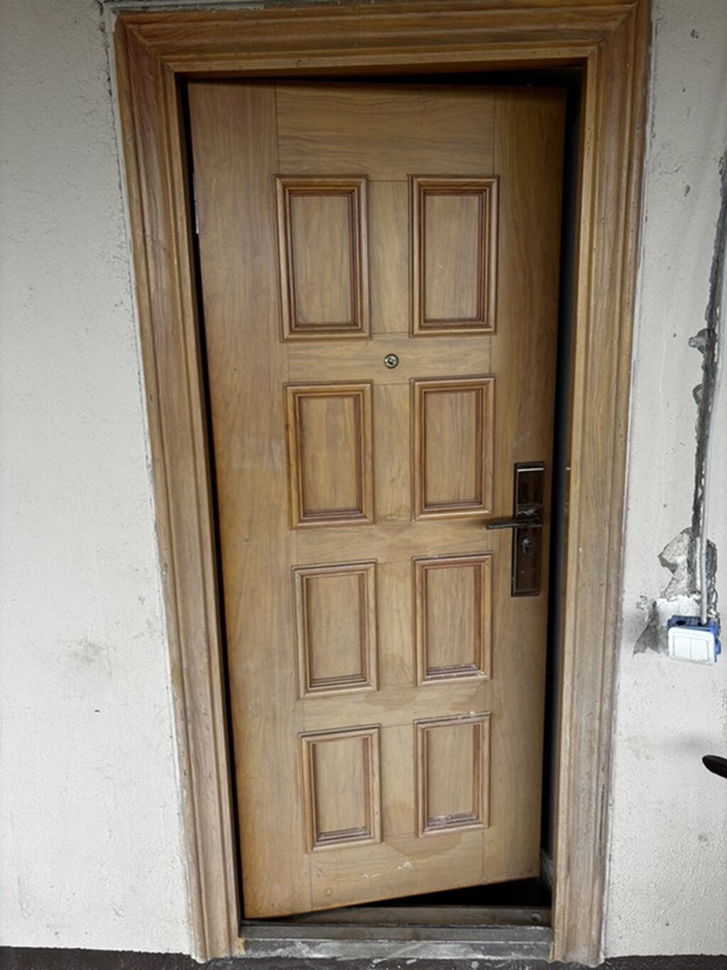 Ağac dekorlu giriş qapısı - Çatdırma yocdur. - Material: taxta — Pəncərələr, qapılar, balkonlar, Quba (3)