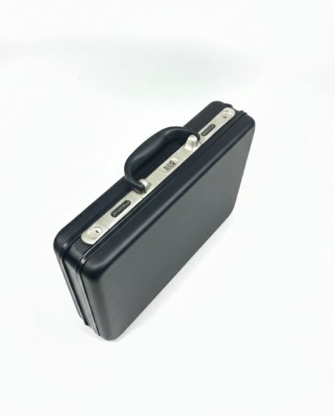 Diplomat sm 45x35x11 sm, plastik, qara — Bakı