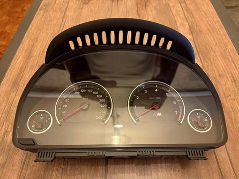 BMW F10 2016 sürət paneli — Bakı
