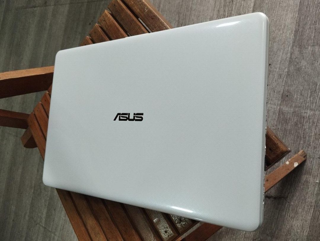 Asus ZenBook — Noutbuklar, Gəncə