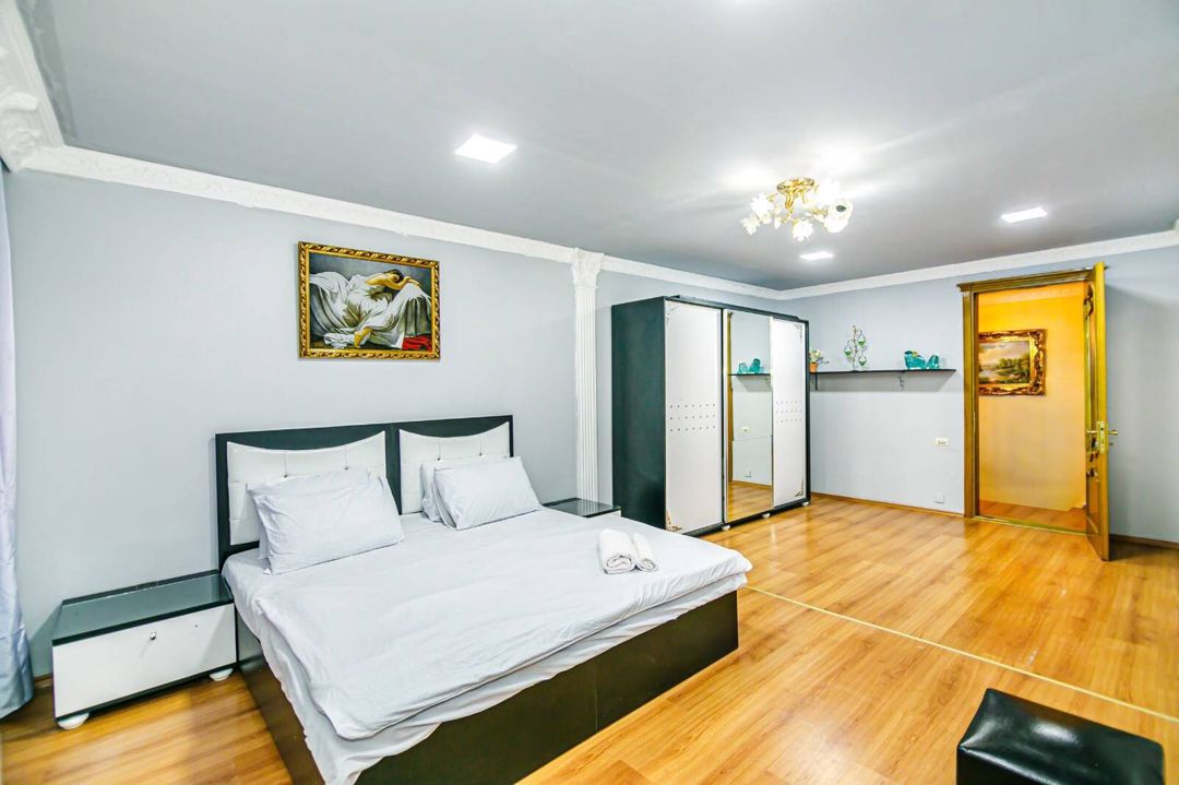 İcarəyə verilir 4 otaqlı köhnə tikili 160 m² — Mənzil, Bakı (9)