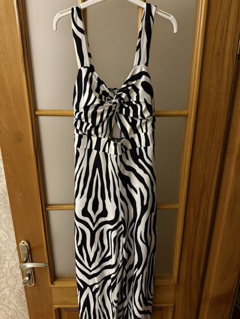 Zebra naxışlı uzun paltar - Rəng: qara-ağ zebra print - Model: uzun — 15 ₼ · Bakı · Gündəlik paltarlar Zebra naxışlı uzun paltar - Rəng: qara-ağ zebra print - Model: uzun — Bakı