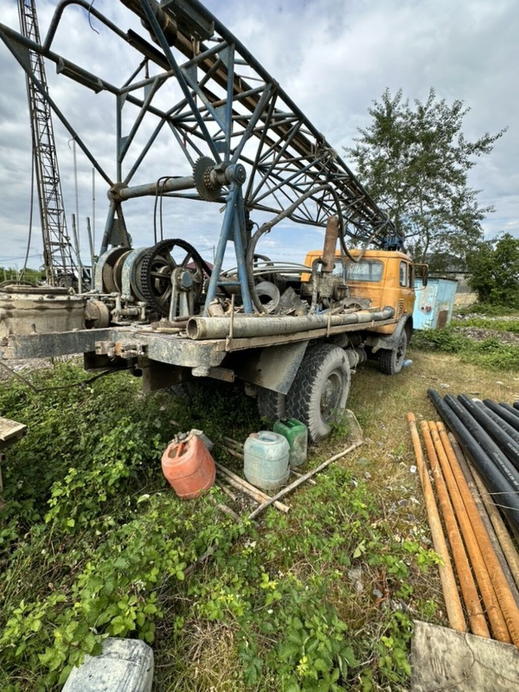 Sahə qazma işləri üçün mobil qazma qurğusu – yük maşını üzərində — Konveyer və transportyorlar, Digah (5)