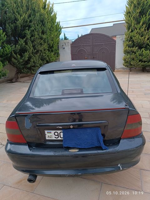 Opel Vectra: 1.6 l 1996 il 486530 km Sedan — Digah