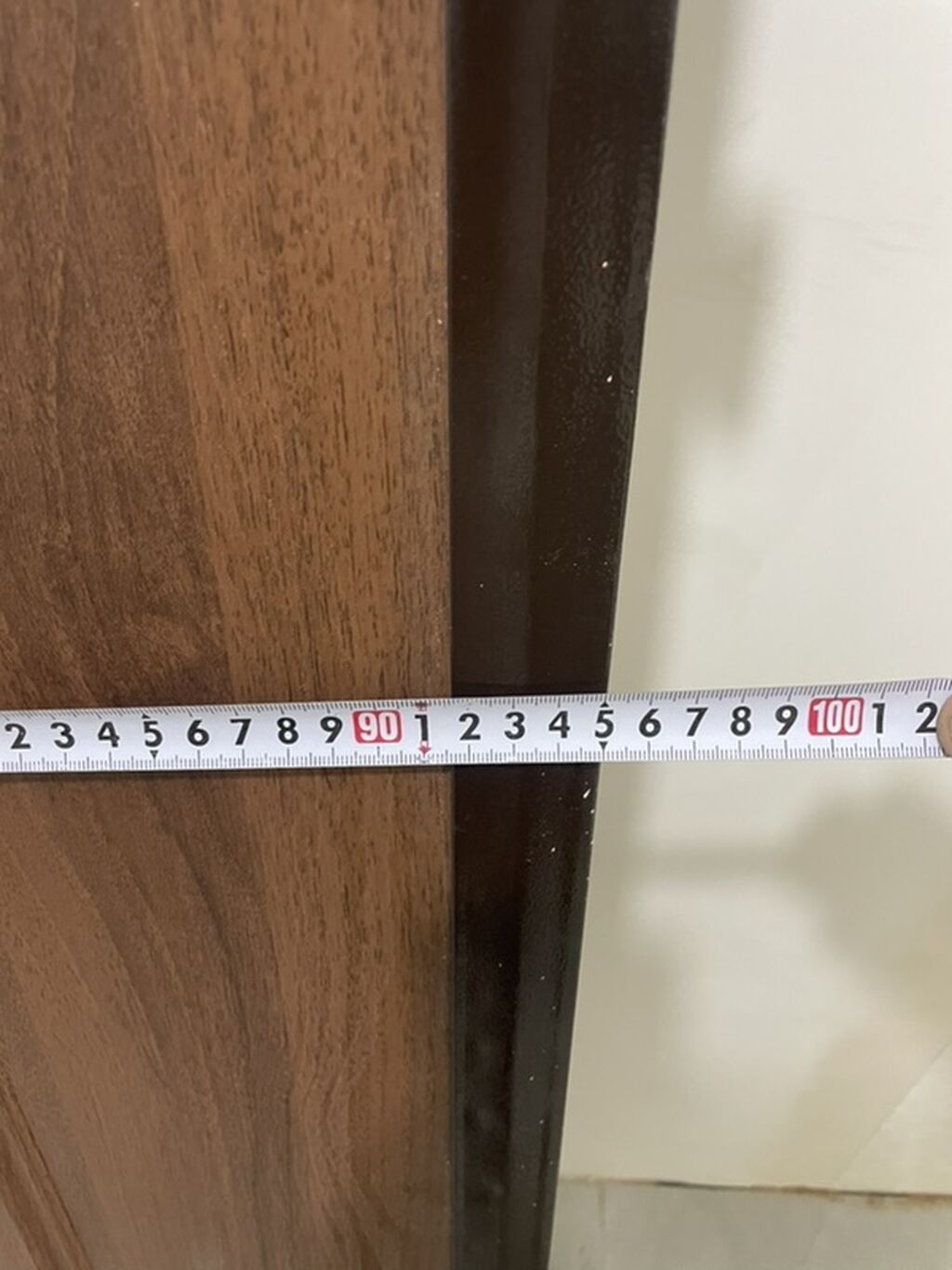 Dəmir giriş qapısı – taxta teksturalı panel Qapi ag seherdə mənzildən — Pəncərələr, qapılar, balkonlar, Bakı (7)
