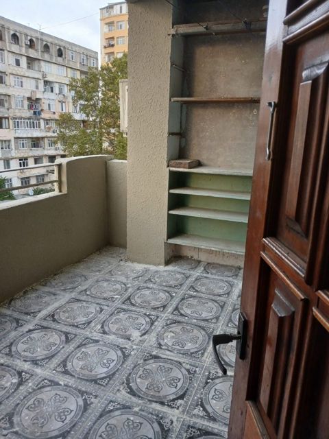 İcarəyə verilir 4 otaqlı köhnə tikili 100 m² — 550 ₼ · Bakı · Mənzil İcarəyə verilir 4 otaqlı köhnə tikili 100 m² — Bakı