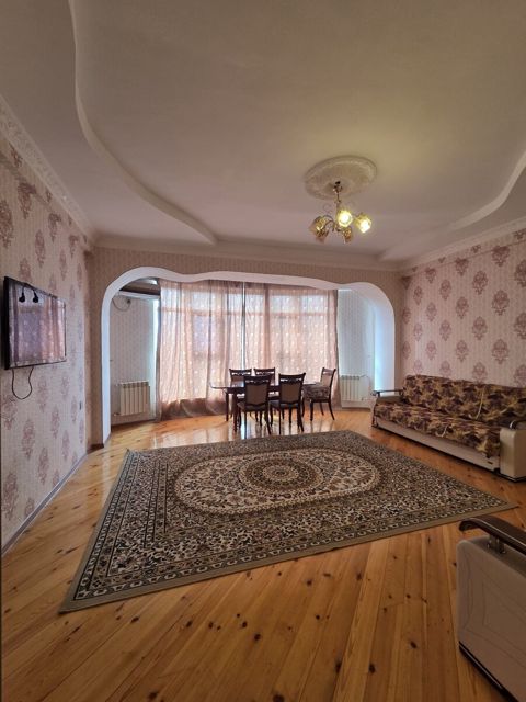 3-otaqlı yeni tikili kirayə verilir, Gəncə ş., 130 m² — Gəncə