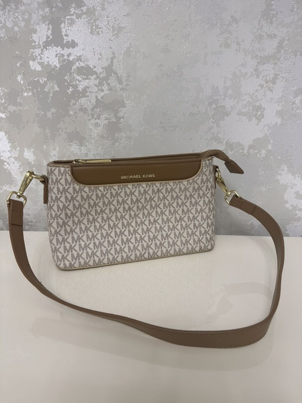 1 dldl istifade olunub. Michael Kors çiyin çantası – monoqram “MK” — Çantalar, çamadanlar, cüzdanlar, Bakı (2)