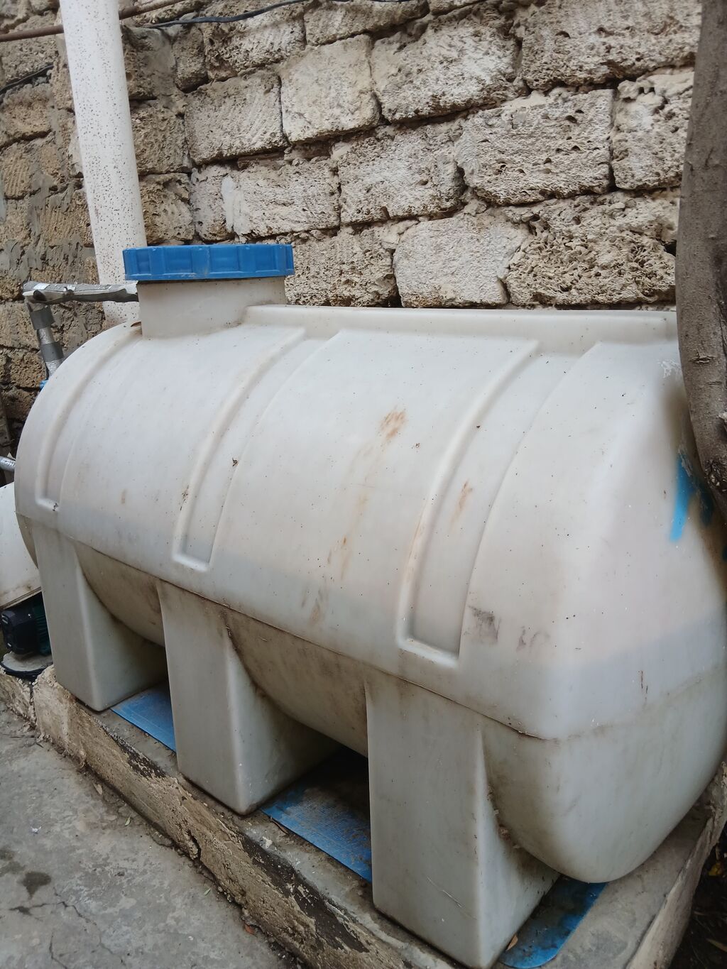 Plastik su çəni - Material: Qalın divarlı polietilen (UV-dayanıqlı) — Su çənləri, kanisterləri, bochkalar, Bakı