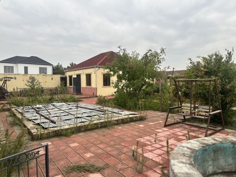 Satılır 4 otaqlı həyət evi/bağ evi 100 m² — Bakı