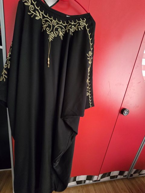 Qara rəngli, qızılı naxışlı abaya/kaftan - Bədən: 60 - Model: Geniş — Digah