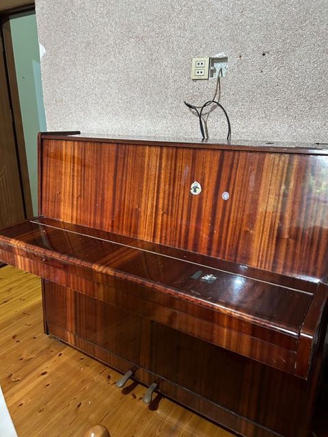 Upright pianino – “Belarus” modeli - Korpus: parlaq laklı tünd — Digah
