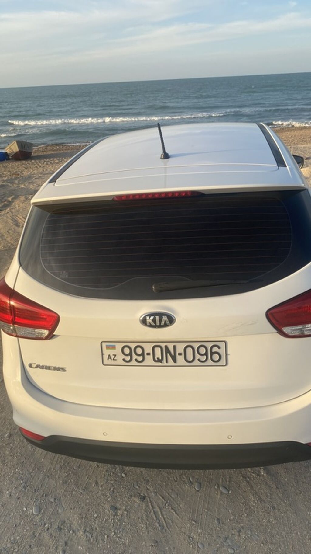 Kia Carens, ağ rəng, 5 qapılı kompakt MPV. Xarici: - LED gündüz 99-QN-096 — Avtomobillər, Bakı (6)